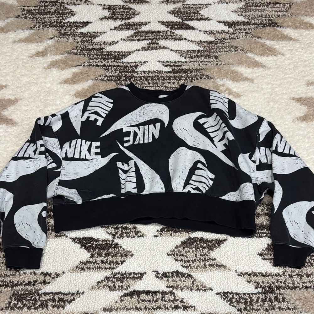 Nike Women's Graphic Black and White Sweater